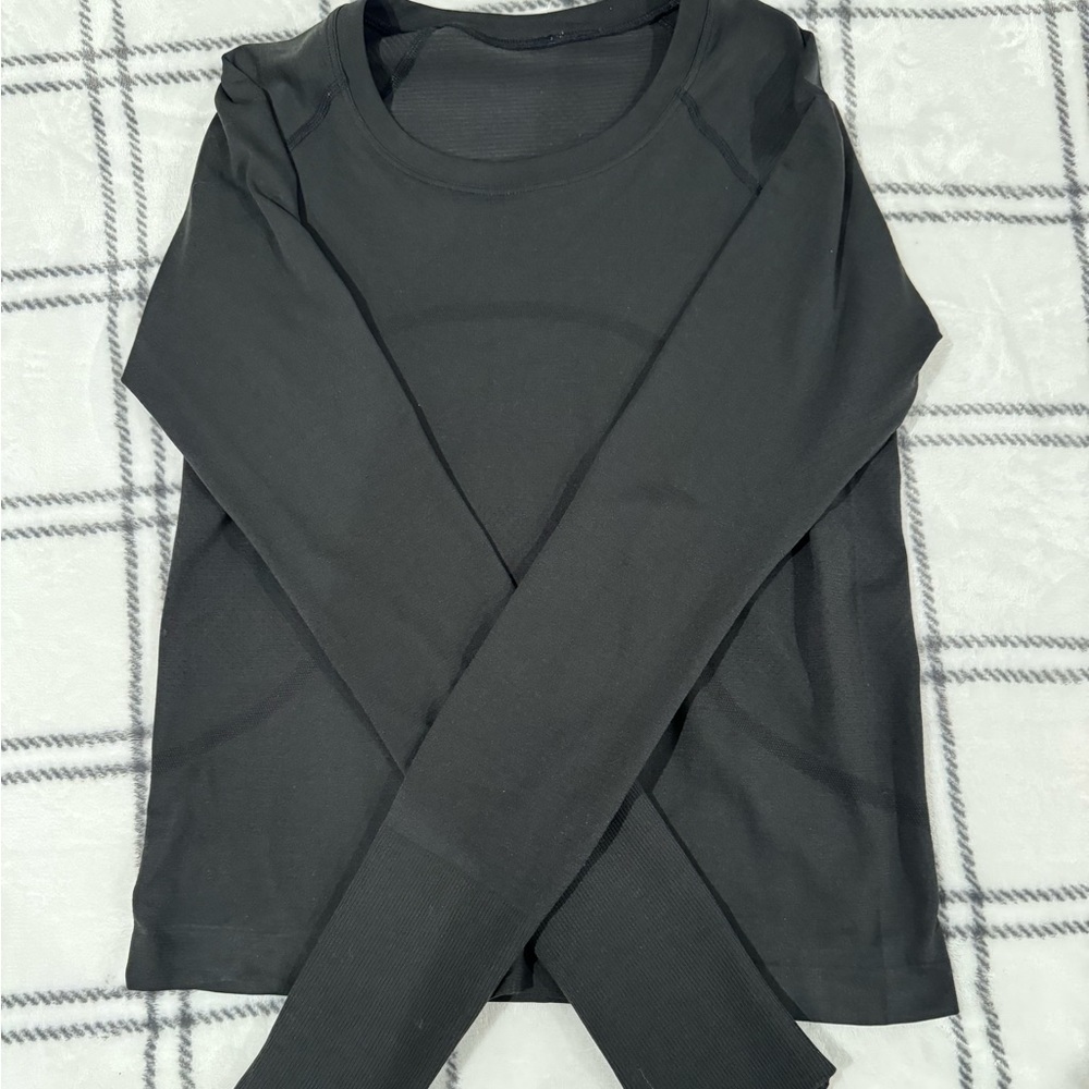 Lululemon Swiftly Tech 2.0 Race Length long sleeve US 6 Black